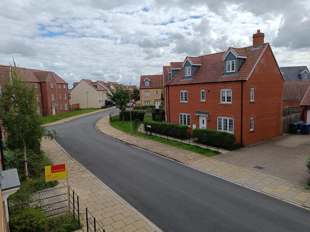 3 Bedroom Townhouse Near Bicester Village Εξωτερικό φωτογραφία